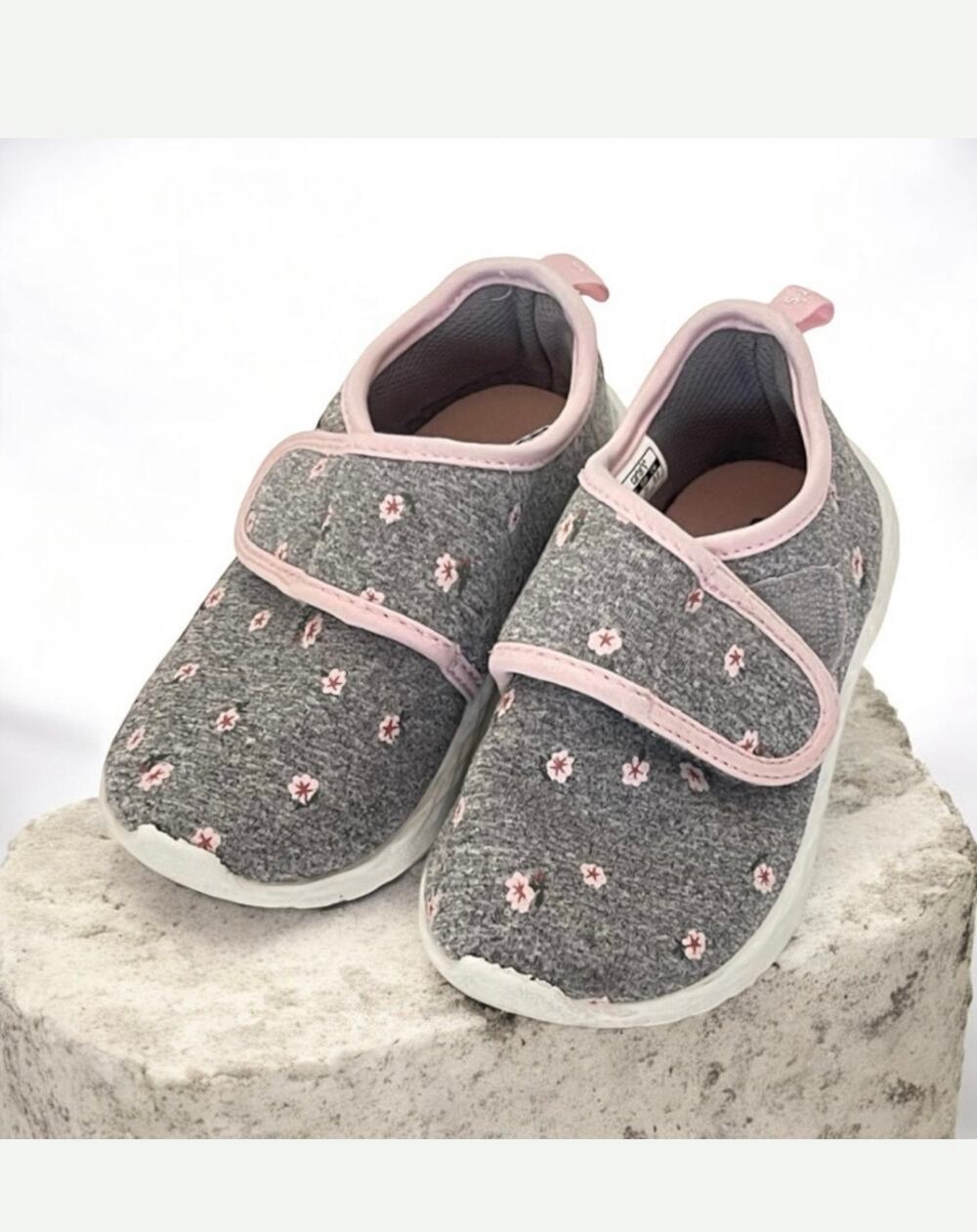 Cute Carter's Girl’s Lorena Shoes Size 9